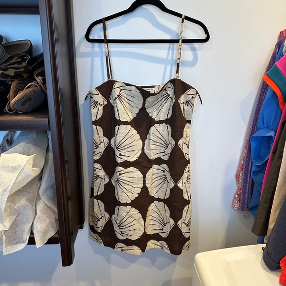 Abercrombie & Fitch Dresses & Skirts - Abercrombie & Fitch Brown Mini Dress with Cream Shell Print